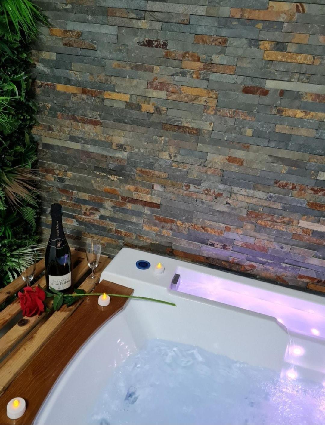 Appartement Les Bulles Medievales-spa-sauna *