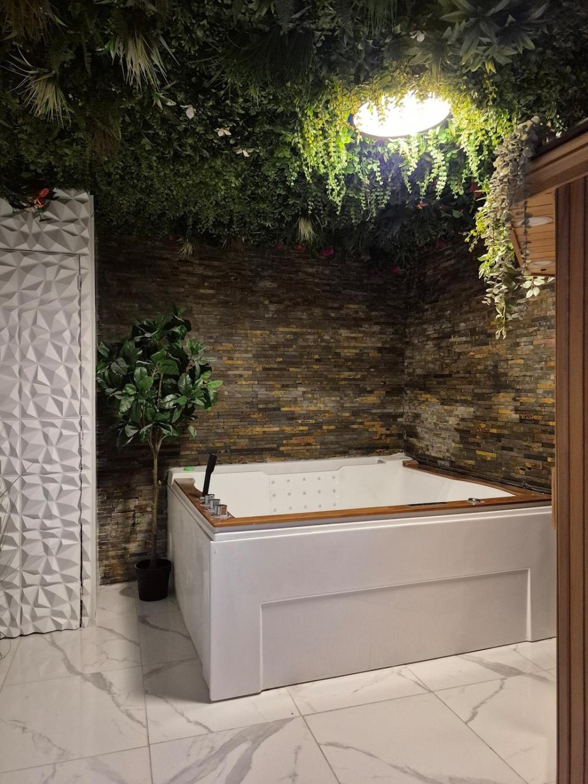 Les Bulles Medievales-spa-sauna